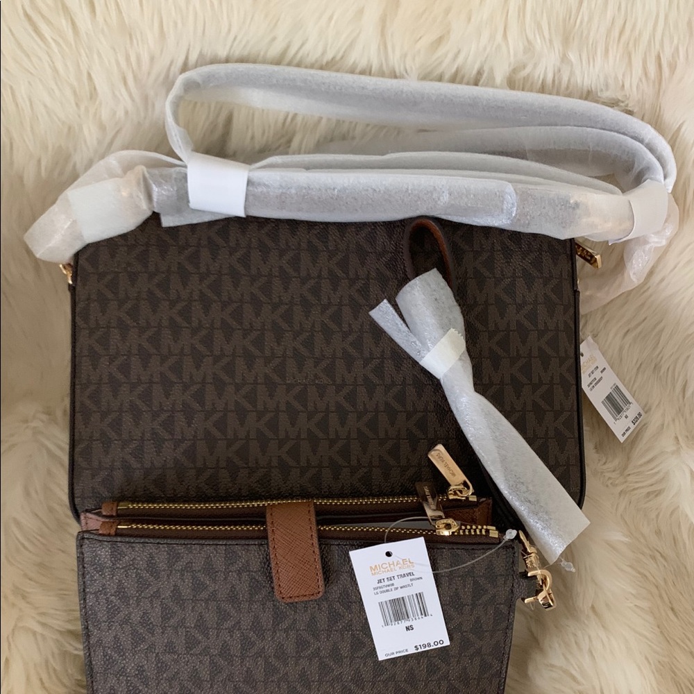 MICHAEL KORS CROSSBODY/DOUBLE ZIP WRISTLET… - Picture 5 of 16